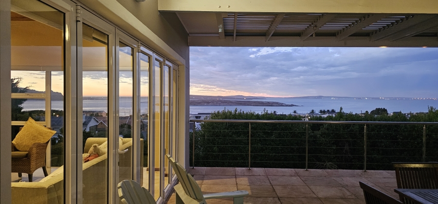 5 Bedroom Property for Sale in Middedorp Western Cape